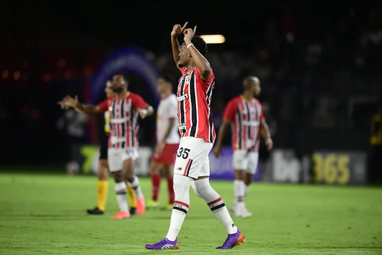 São Paulo x Chapecoense: onde assistir ao vivo - Brasileirão 2026