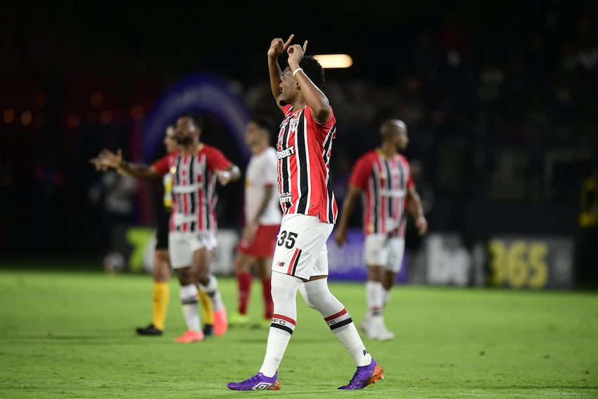 São Paulo x Chapecoense: onde assistir ao vivo - Brasileirão 2026