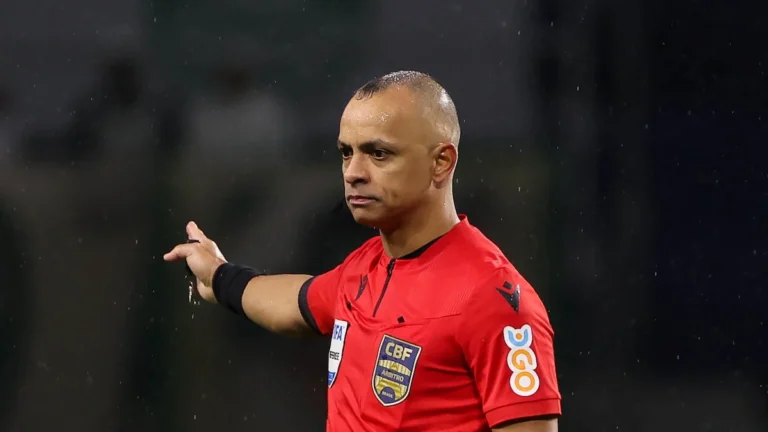 Trio brasileiro apita partida de abertura da Copa do Mundo